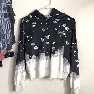 This is a kids hoodie that is really soft in the inside and great for winter ❄️